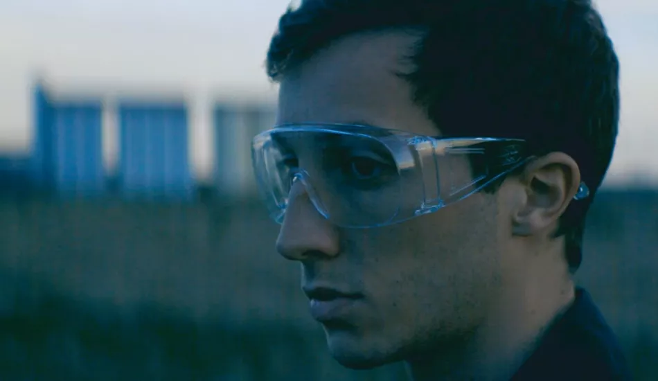 Illustration pour Superpoze présente « Thousand Exploding Suns » dans un clip en slow motion