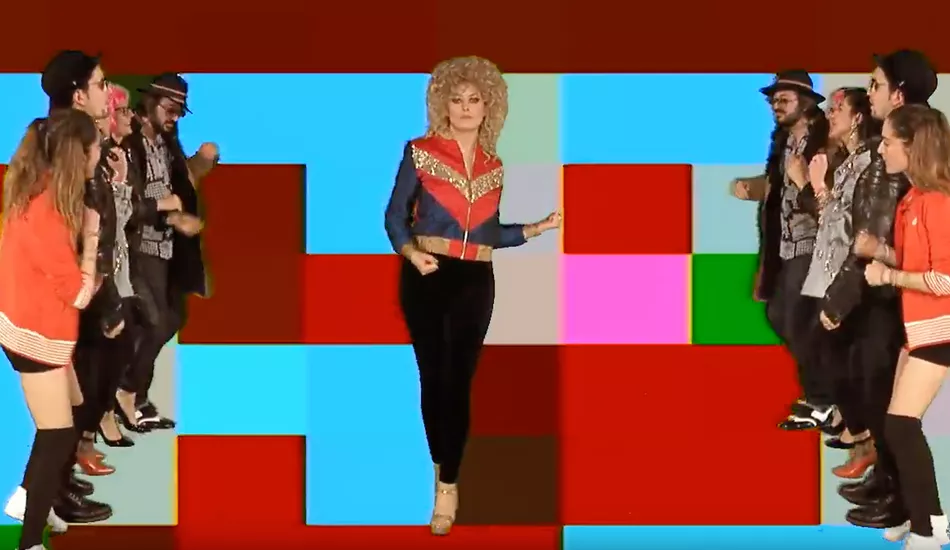 Illustration pour Regardez le clip amusant de « Pluie Fine » de Corine remixé par Polo & Pan