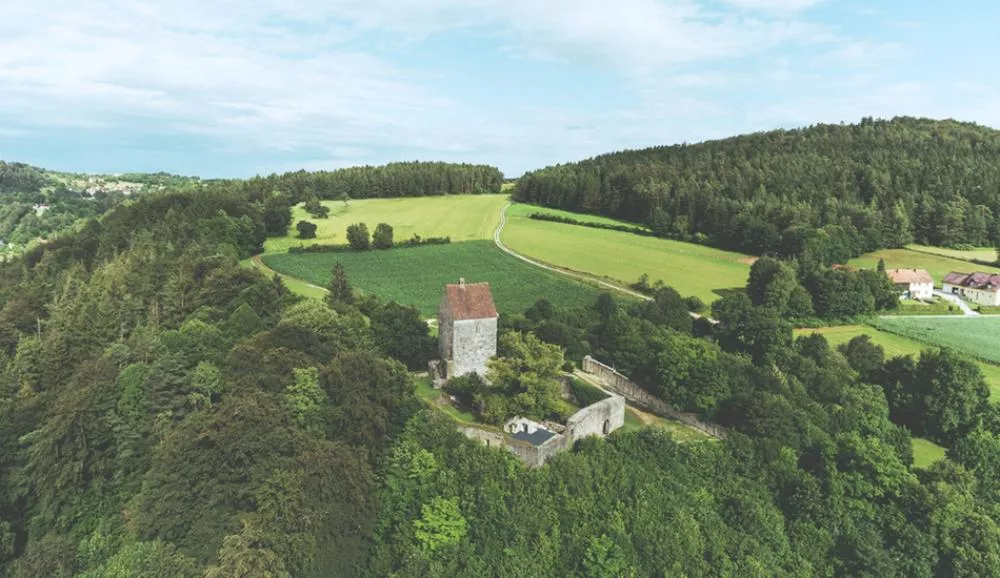 Illustration pour Un nouveau festival dans un château de Bavière avec Mano Le Tough, DJ Tennis et John Talabot