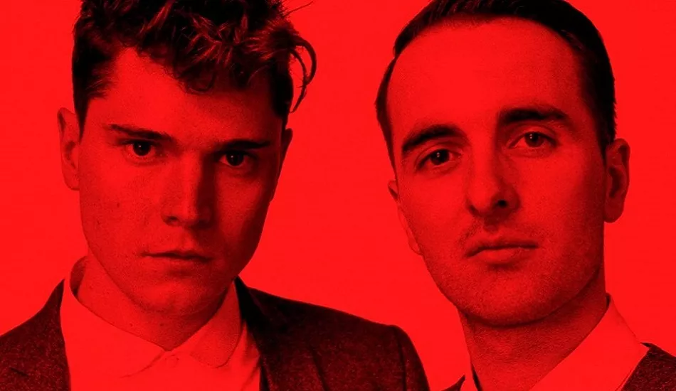 Illustration pour Her a sorti un excellent nouveau titre, « Swim »