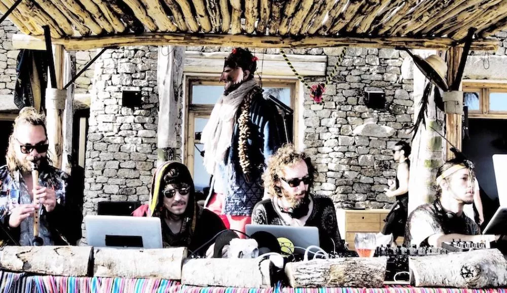 Illustration pour Exclu&nbsp;: « Haunted House » de Feathered Sun, la force du collectif