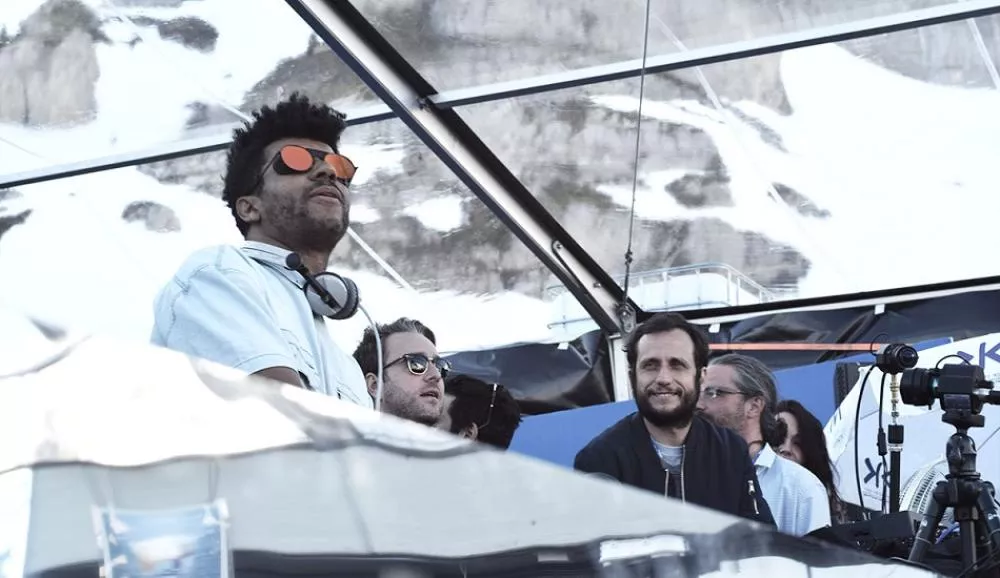 Illustration pour En direct du Caprices Festival en Suisse