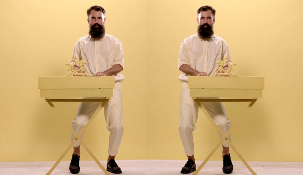 Illustration pour Exclu&nbsp;: les Roumains de Karpov not Kasparov continuent leur exploration pop… Des échecs