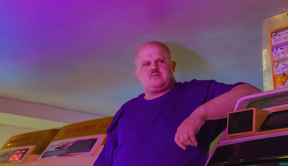 Illustration pour Teki Latex balance une nouvelle mixtape