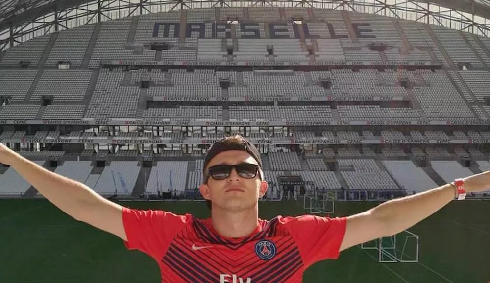 Illustration pour Vald et son maillot du PSG au Vélodrome&nbsp;: le stade menace de porter plainte