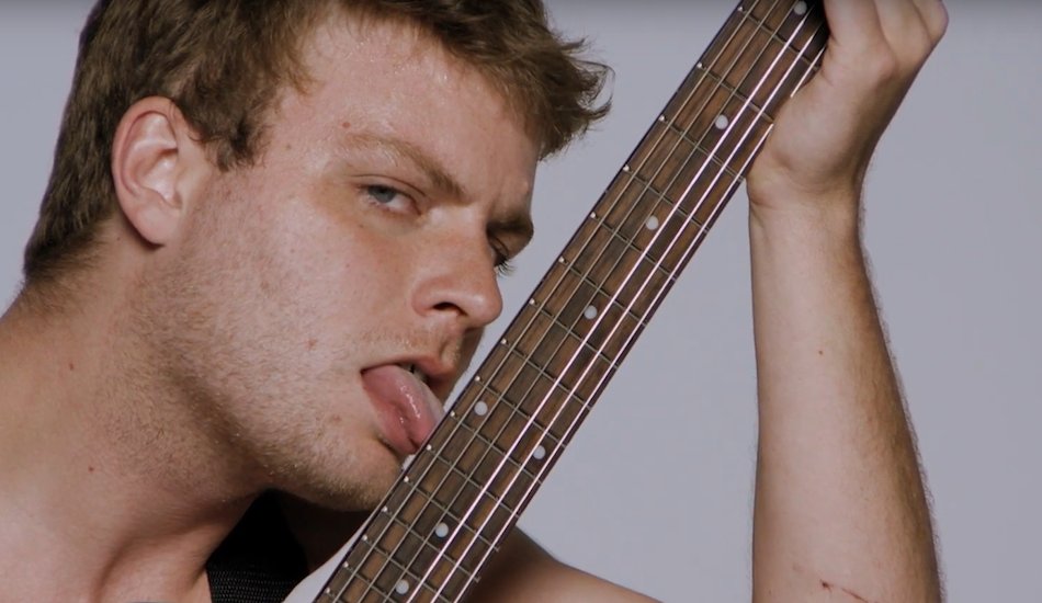 Illustration pour Mac DeMarco, Kaytranada, Diplo et plein d&rsquo;autres dans le nouveau clip de Charli XCX