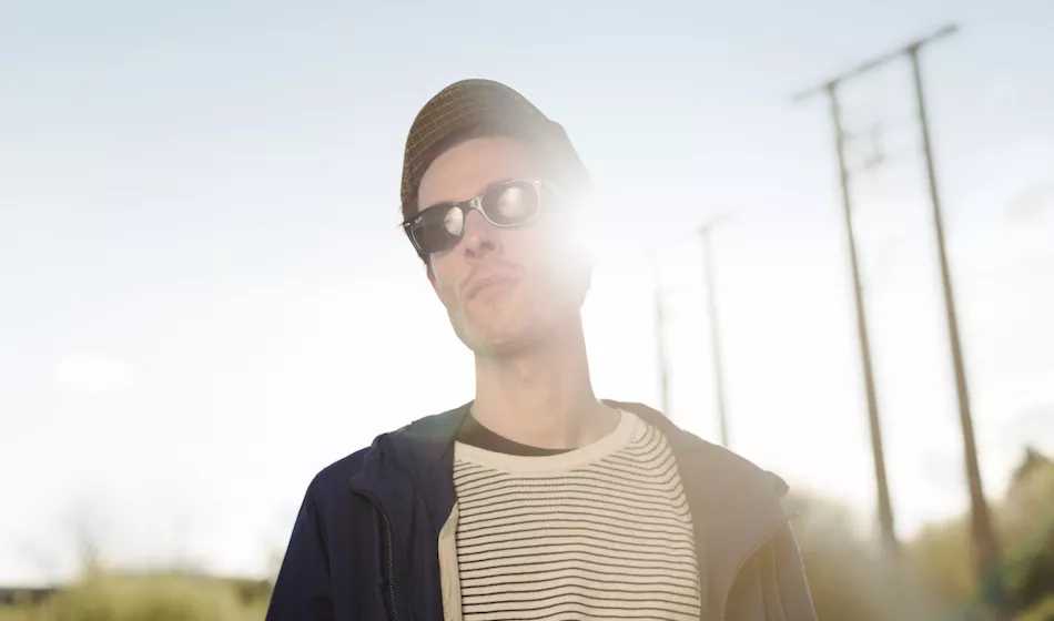 Illustration pour Exclu&nbsp;: Chapelier Fou dévoile un clip poétique pour « Philémon », premier extrait de son nouvel album