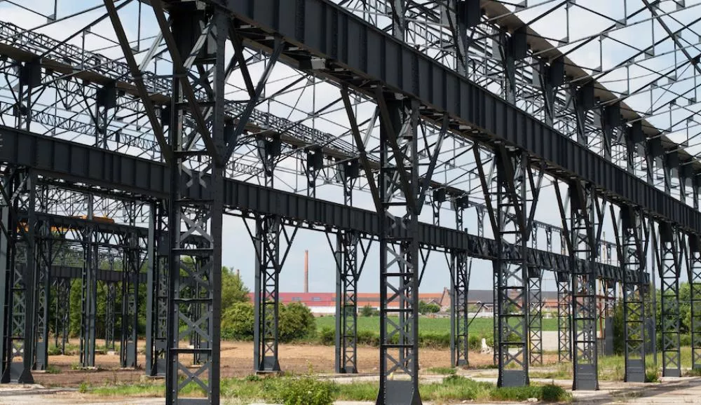 Illustration pour Les Nuits Secrètes&nbsp;: parcours secrets, programmation éclectique et friche industrielle à ciel ouvert