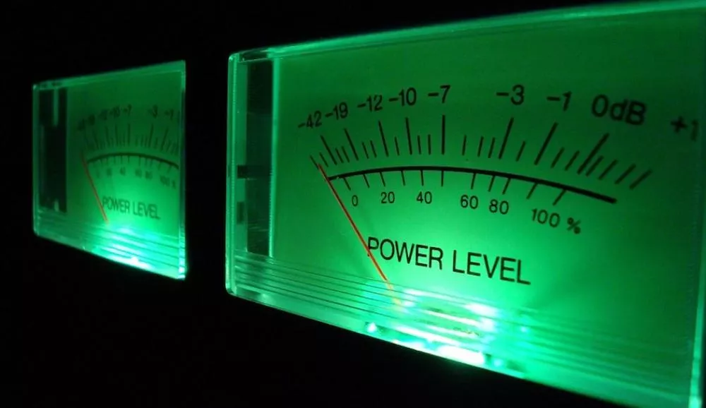 Illustration pour Mauvaise nouvelle pour les professionnels de la fête, le niveau sonore autorisé baisse d&rsquo;un cran en 2018