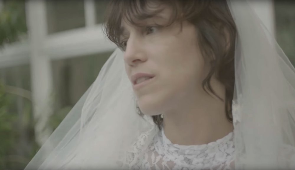 Illustration pour Charlotte Gainsbourg dévoile « Deadly Valentine » produit par SebastiAn