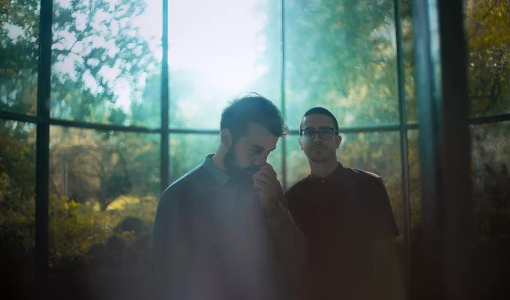 Illustration pour Exclu&nbsp;: envolées d&rsquo;arpèges lyriques avec « Long Forgotten Future » du duo Grandbrothers