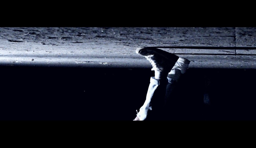 Illustration pour Exclu&nbsp;: Jumo offre un très beau clip à « Bleu »