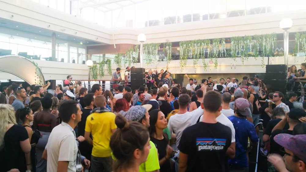 Illustration pour mdrnty-2