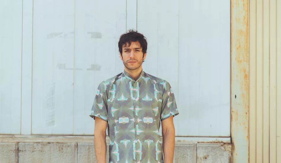 Illustration pour Exclu&nbsp;: sensualité brésilienne sur « Folha De Jurema » de Nicola Cruz remixé par Carrot Green