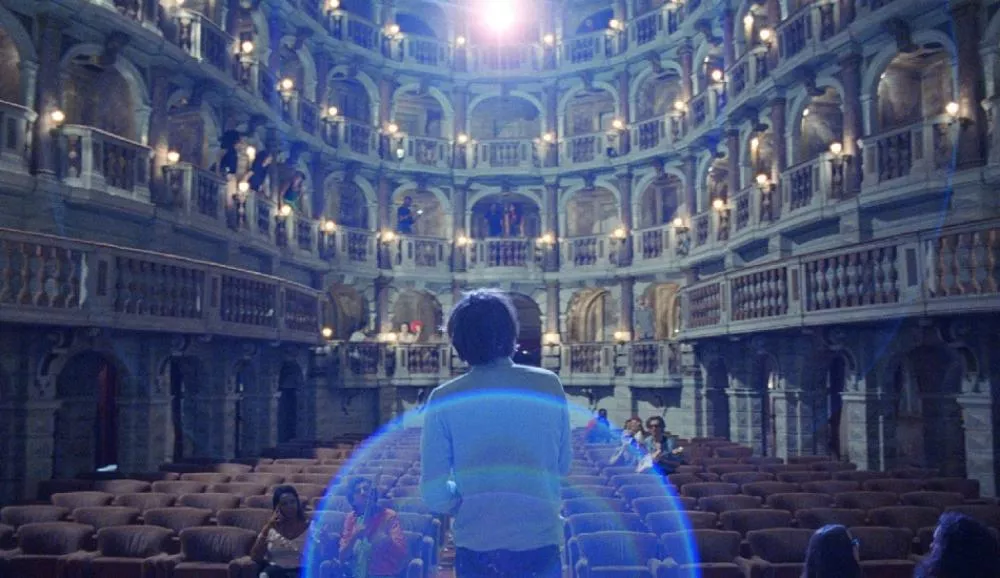 Illustration pour A voir&nbsp;: Phoenix reprend « Ti Amo » dans un théâtre… En Italie, évidemment