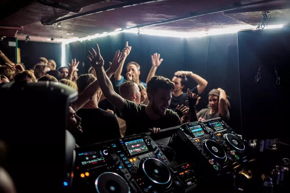 Illustration pour 20171019_marygowild_basementrave7107__markrichter_