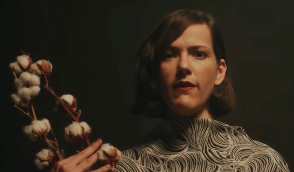 Illustration pour A voir&nbsp;: Evergreen, un nouveau clip toutes jupes dehors