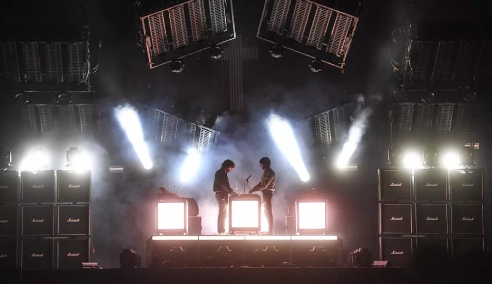 Illustration pour Justice à l&rsquo;AccorHotels Arena&nbsp;: le feu d&rsquo;artifice