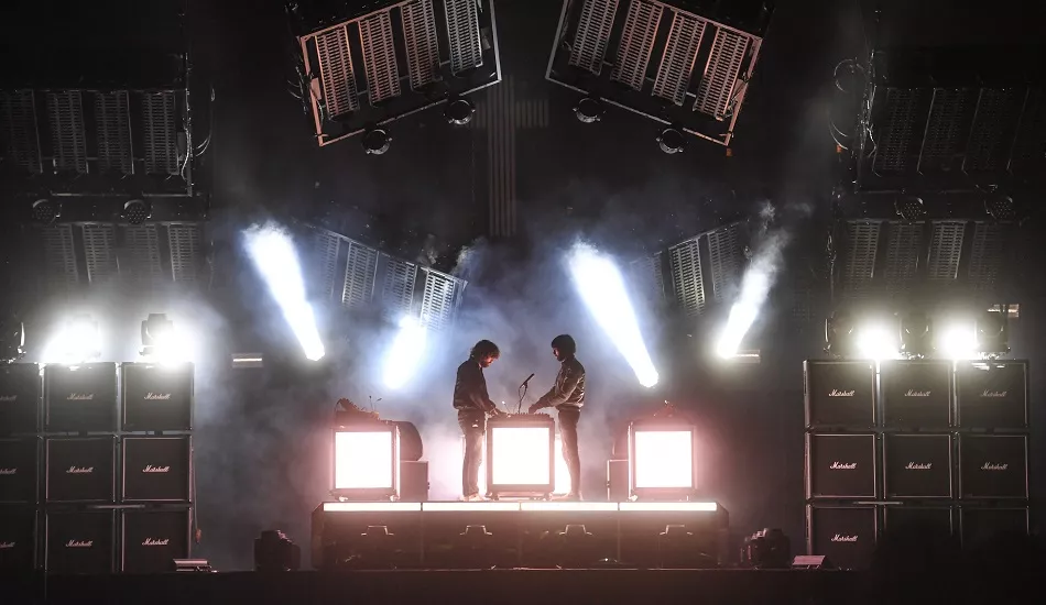 Illustration pour Justice à l&rsquo;AccorHotels Arena&nbsp;: le feu d&rsquo;artifice