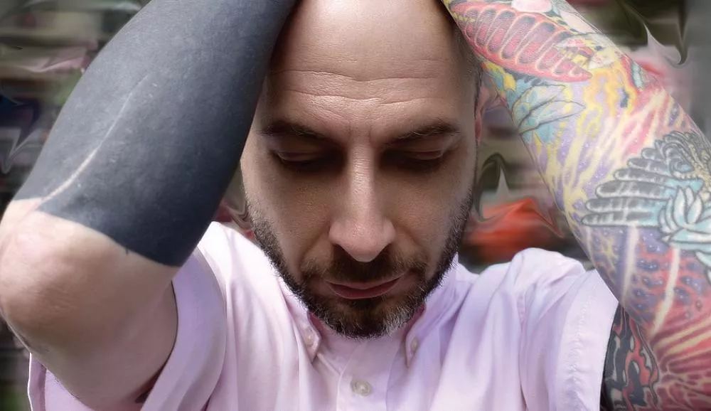 Illustration pour Deux ans après les attentats du Bataclan, Levon Vincent partage gratuitement un album hommage