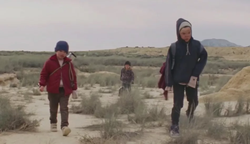 Illustration pour Christian Löffler dévoile un clip poignant sur les enfants migrants&nbsp;: « Haul »