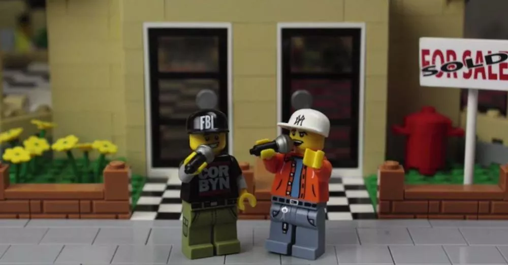 Illustration pour Exclu&nbsp;: un clip tout en Lego pour le hip-hop énervé de Too Many T&rsquo;s
