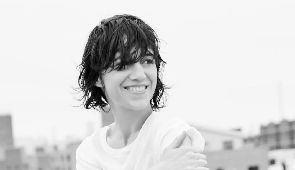 Illustration pour Un remix de « Ring-A-Ring O Roses » de Charlotte Gainsbourg par SebastiAn en écoute