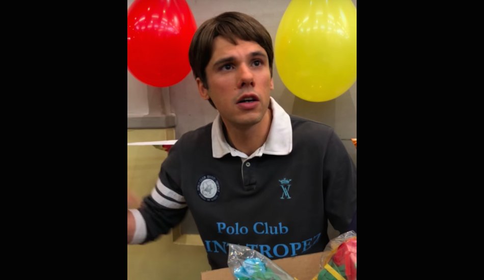 Illustration pour Orelsan joue 27 rôles dans le clip de « Défaite de famille »