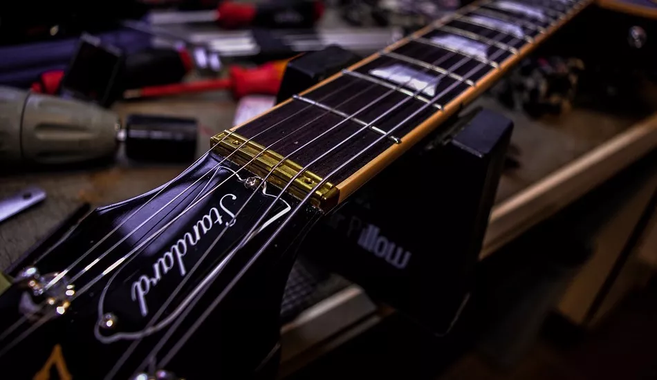 Illustration pour Le mythique fabricant de guitares Gibson se déclare en faillite