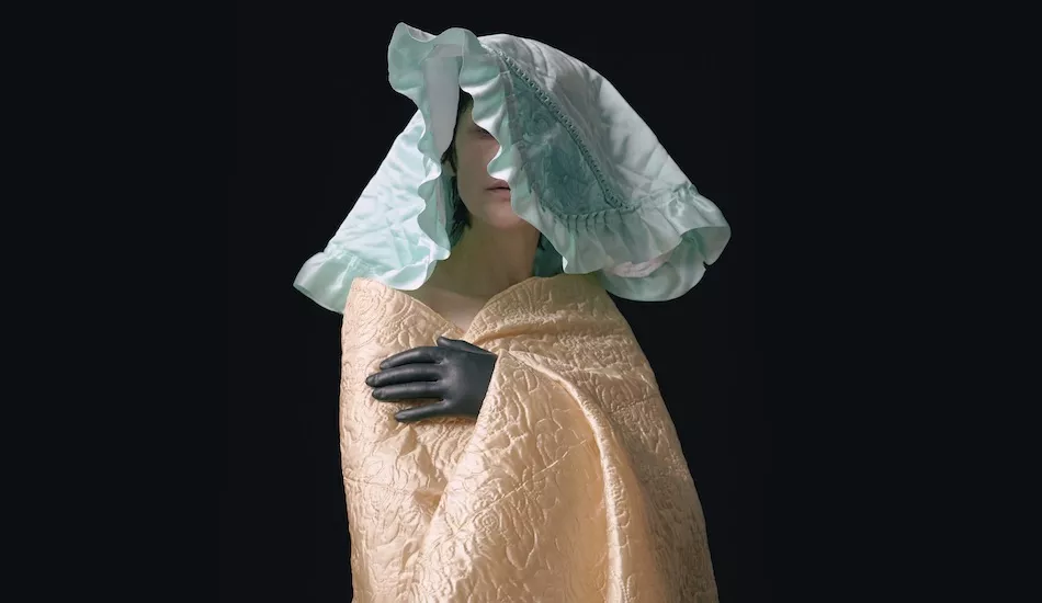 Illustration pour En écoute&nbsp;: Le clair-obscur de « We Are History » par El Perro Del Mar