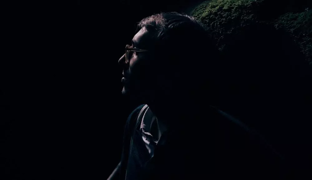 Illustration pour Rencontre&nbsp;: Monolithe Noir, où quand du drone, un synthé modulaire et très peu de lumière nous font décoller