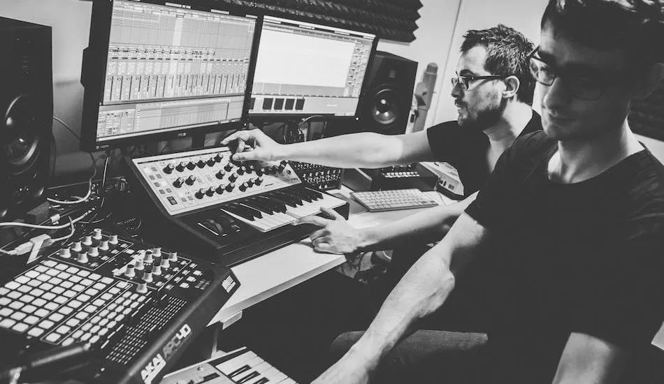 Illustration pour Exclu&nbsp;: Trunkline offre un clip intense à son titre « Alert »