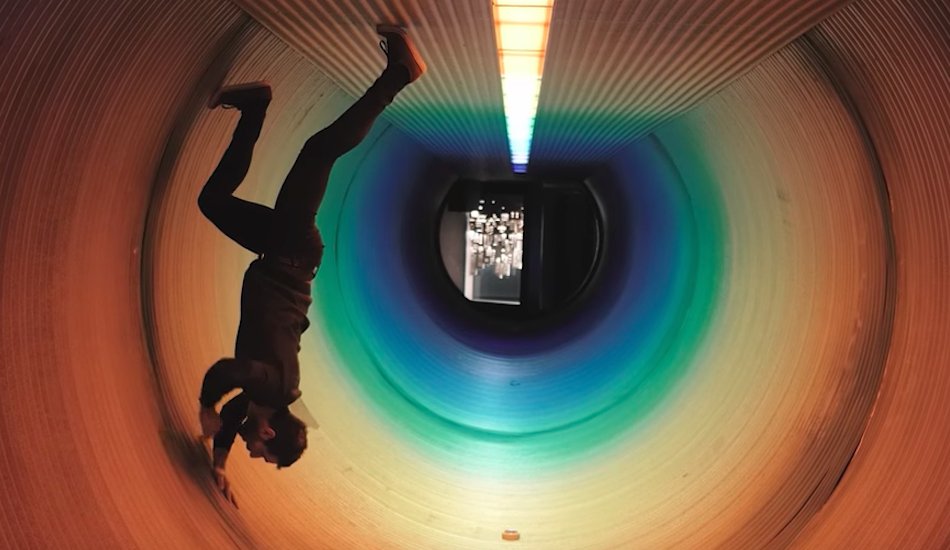 Illustration pour Girls in Hawaii offre un clip sans dessus dessous