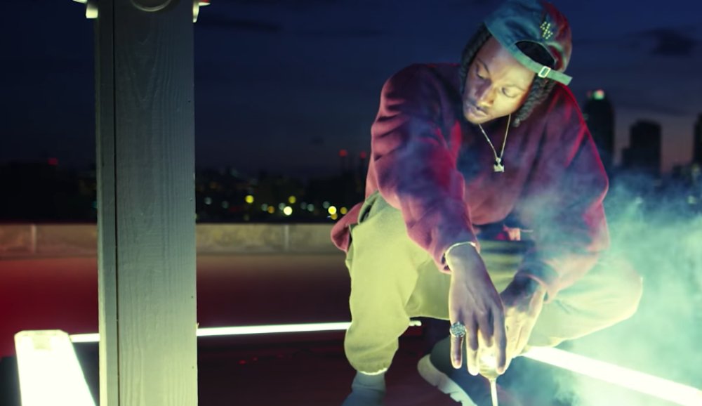 Illustration pour Joey Bada$$ arrête le cannabis et dénonce ses nouvelles méthodes de production