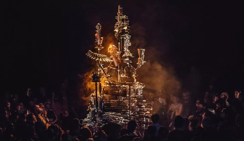 Illustration pour Plaid & Felix&rsquo;s Machine&nbsp;: l&rsquo;installation du mythique duo Warp passe en France ce vendredi