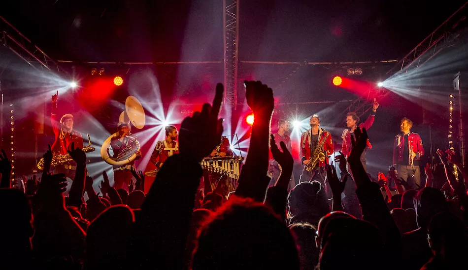 Illustration pour L&rsquo;Impératrice, Detroit Swindle et Tshegue au pied des pistes du Radiomeuh Circus Festival