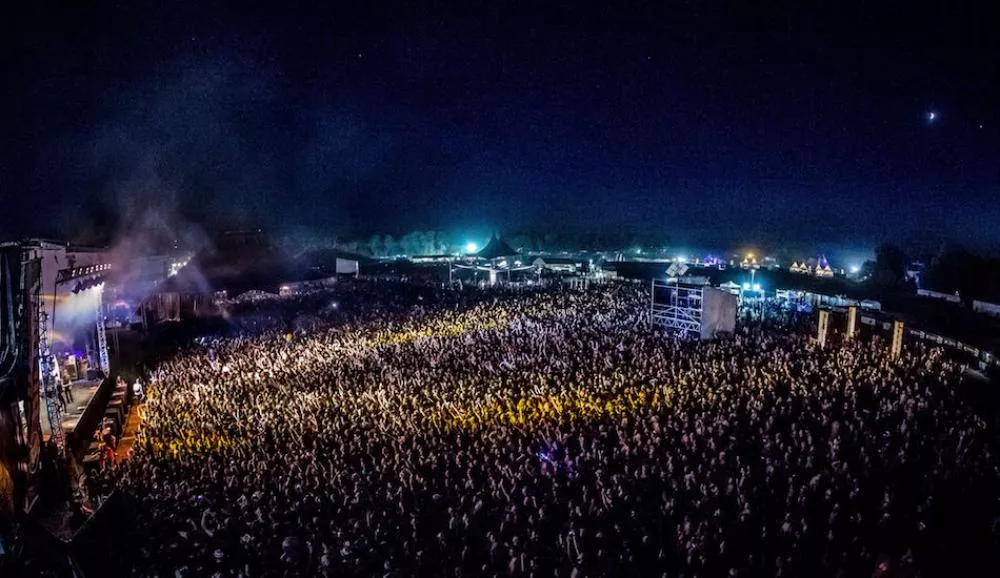 Illustration pour Django Django, Fakear et Molécule à l&rsquo;éco-festival Terres Du Son