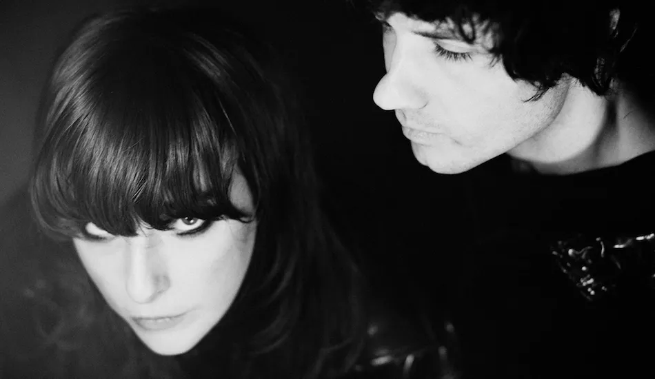 Illustration pour Beach House fête le printemps à sa façon avec le sublime clip de « Dark Spring »