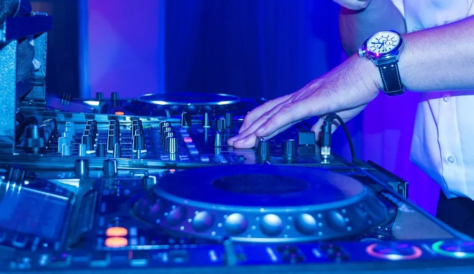 Illustration pour Le projet Underscope veut aider les artistes émergents à enfin vivre de leur musique