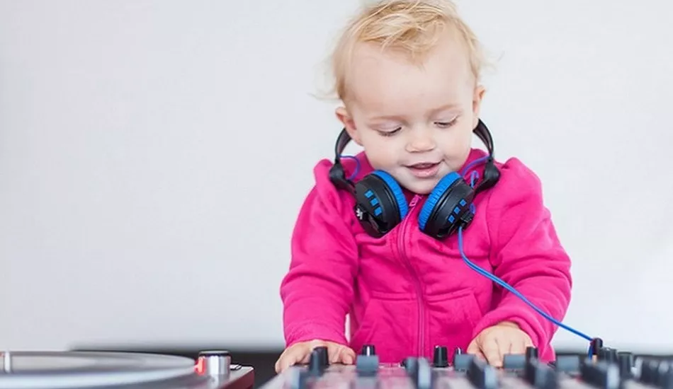 Illustration pour Le DJing au programme du brevet des collèges britannique !