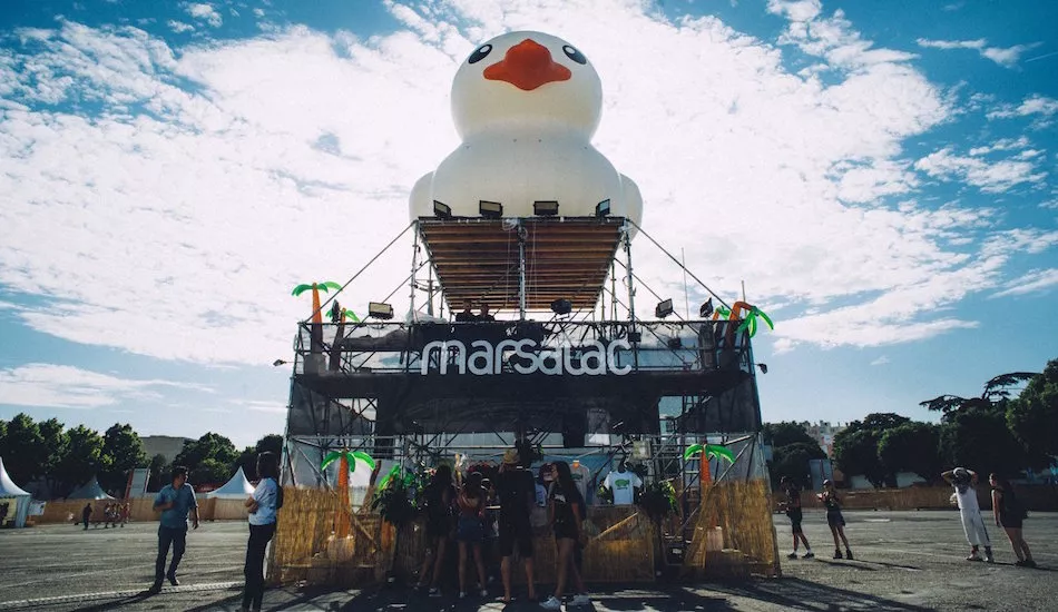 Illustration pour (c) Frame Pictures