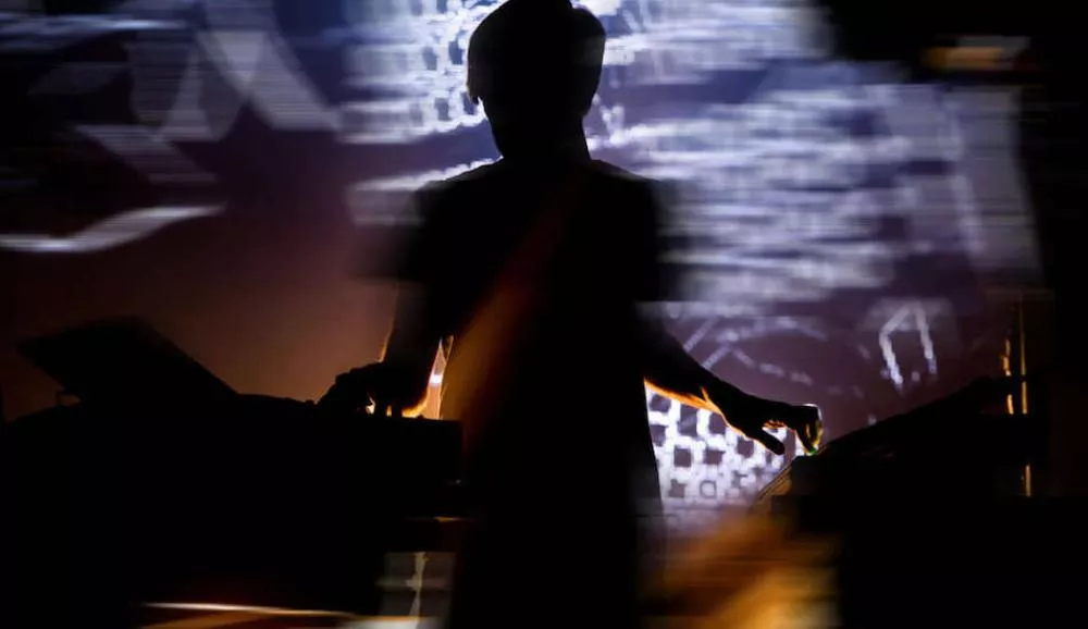 Illustration pour Richie Hawtin importe son show CLOSE à l&rsquo;Olympia