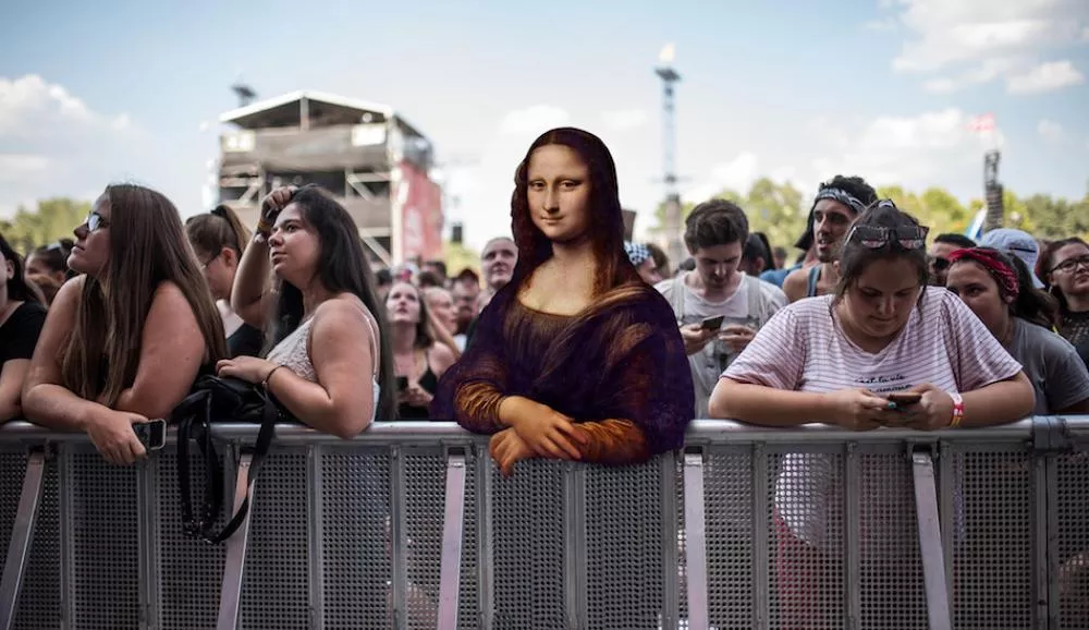 Illustration pour Des peintures célèbres s&rsquo;incrustent dans des photos de festival