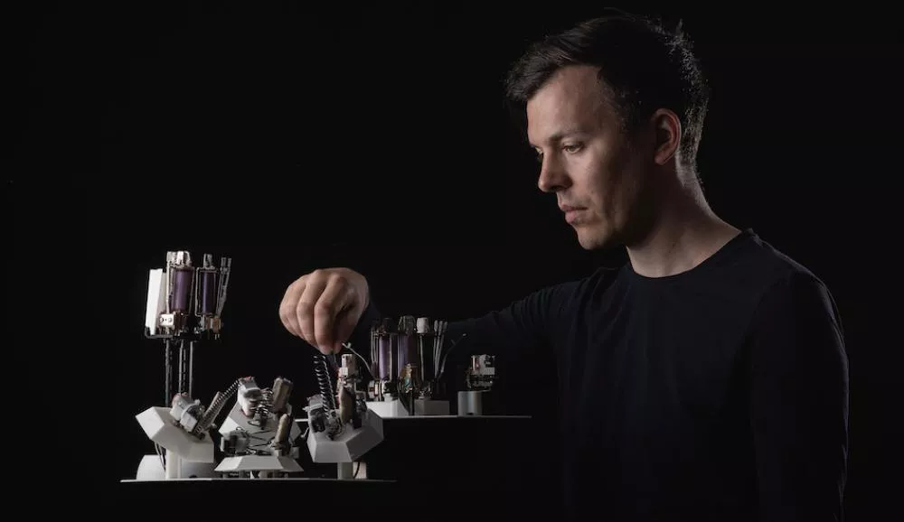 Illustration pour A voir&nbsp;: le premier album techno entièrement joué par des robots !