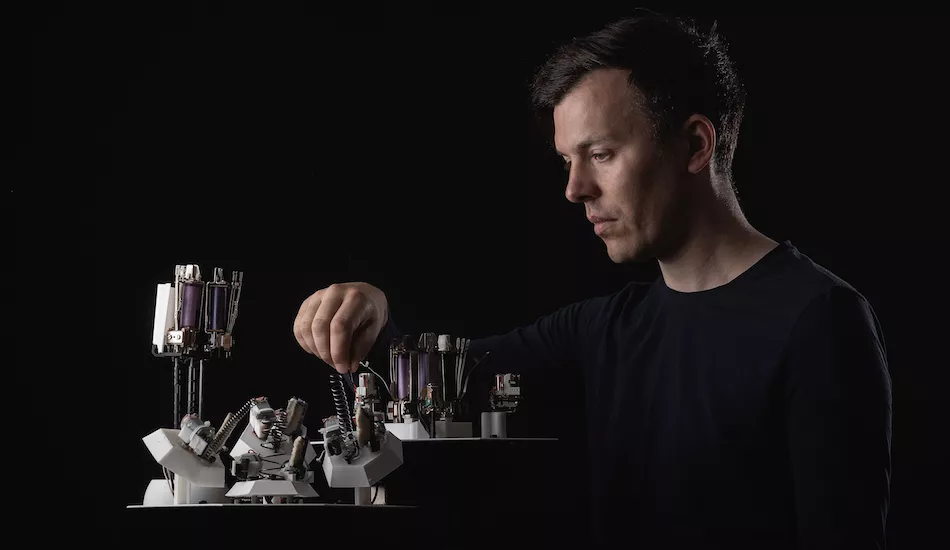 Illustration pour A voir&nbsp;: le premier album techno entièrement joué par des robots !