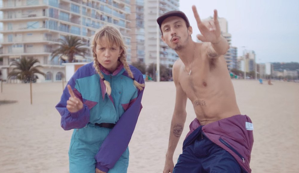 Illustration pour Angèle publie le clip fou de « Tout oublier » avec Roméo Elvis, dans la foulée de son album « Brol »