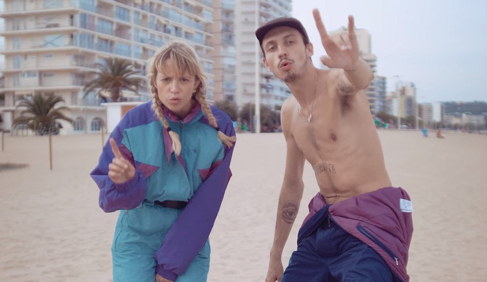 Illustration pour Angèle publie le clip fou de « Tout oublier » avec Roméo Elvis, dans la foulée de son album « Brol »