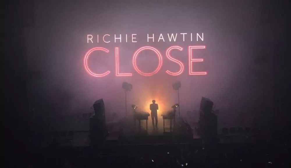 Illustration pour Techno maximale pour Richie Hawtin à l&rsquo;Olympia