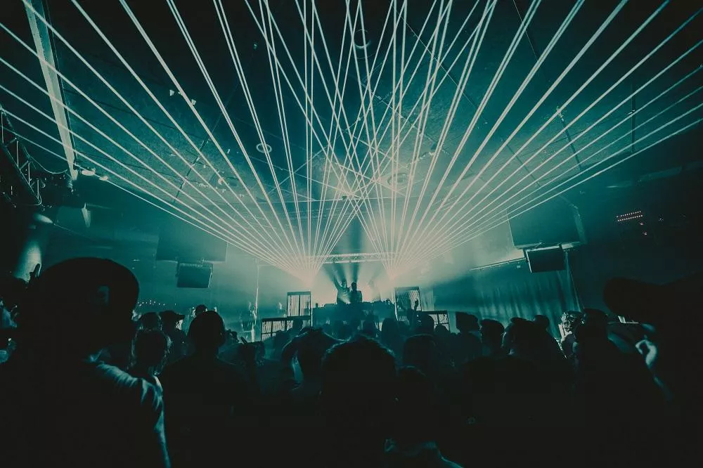 Illustration pour GIS_SHOTBYWOZNIAK_138