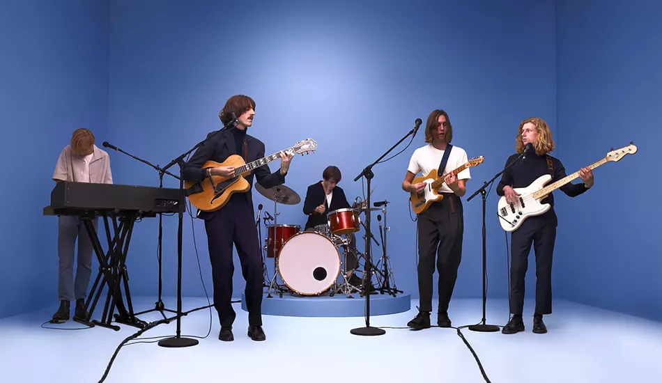 Illustration pour Tsugi Daily&nbsp;: Parcels en session Colors, le nouveau clip de MOU…